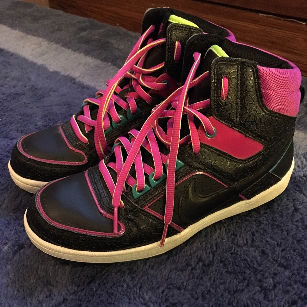 EUC Women's Nike High-top sneakers size 7.5